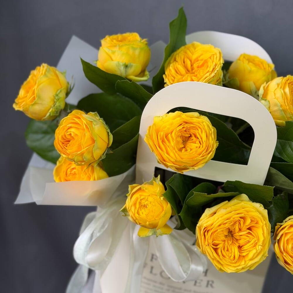 Кустовые розы желтые 💛