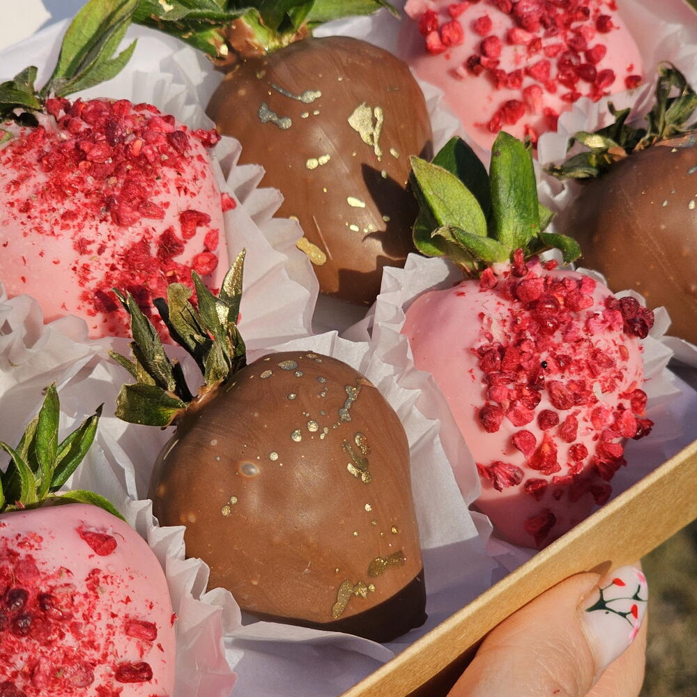 Набор из 8 клубничек🍓 в бельгийском шоколаде 🍫