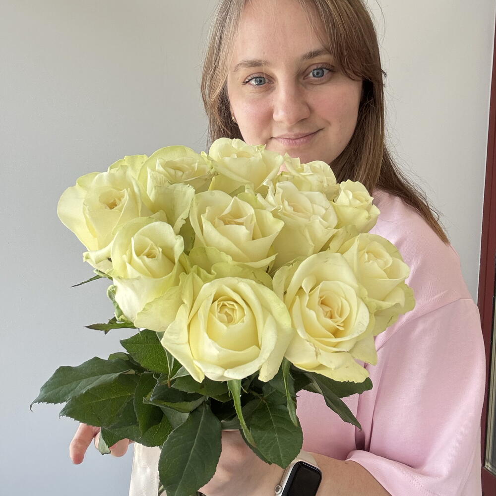 11 белых Эквадор роз 60 см с большим бутоном