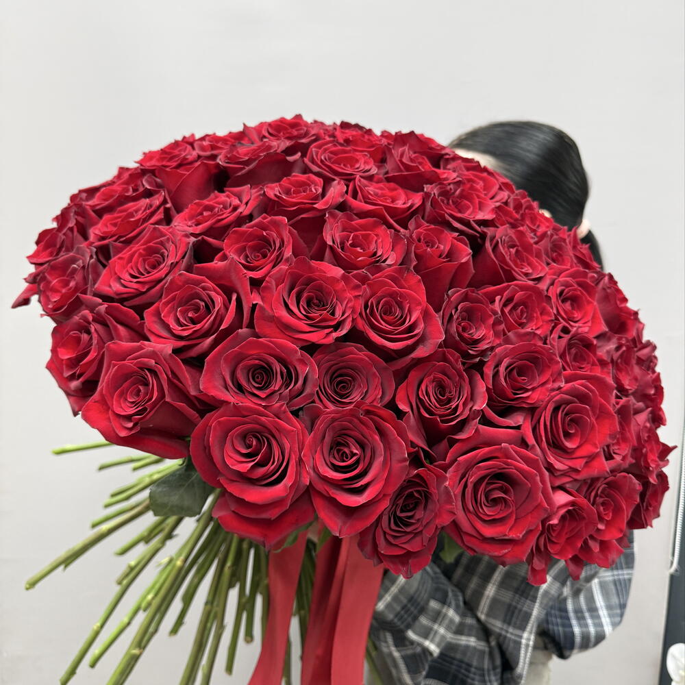 Большой букет из бордовой розы Экспловер 101🌹