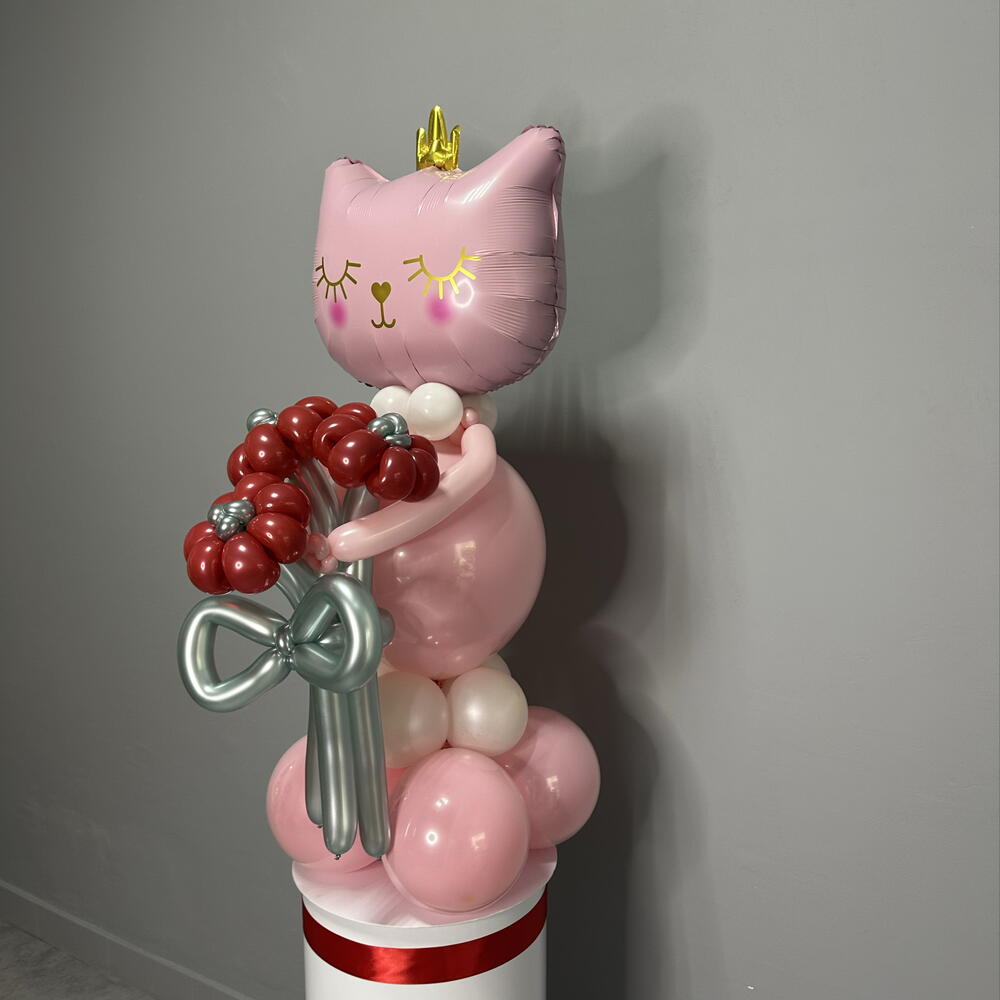 Розовый котёнок