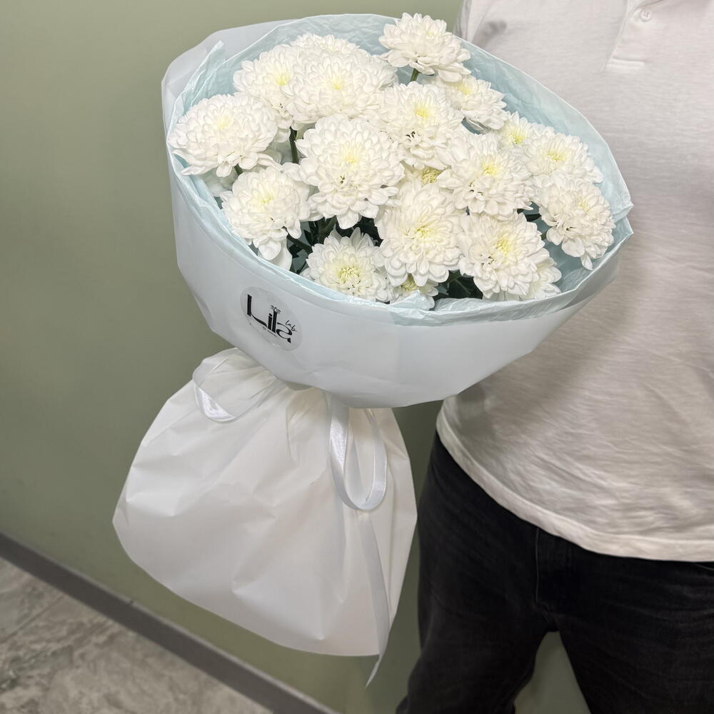 Букет комлимент из кустовой хризантемы алтай