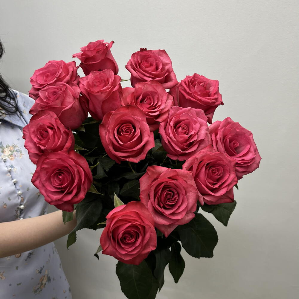 Букет из 15 розовых роз Лола