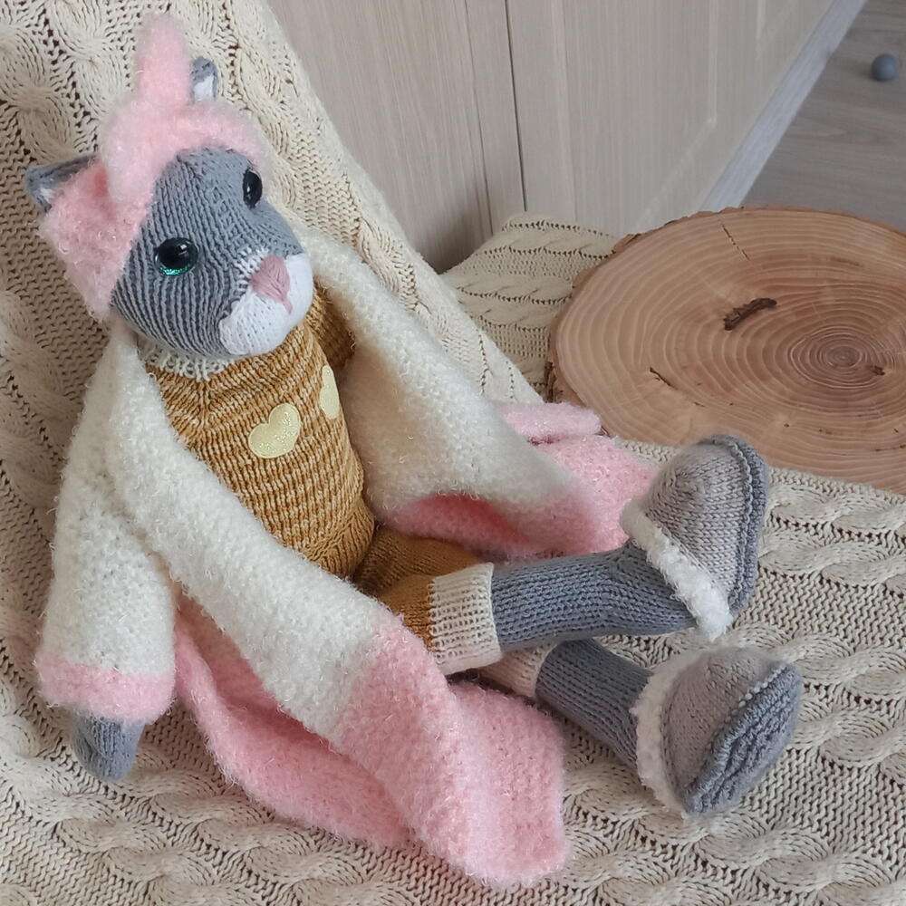 Кошечка Дина