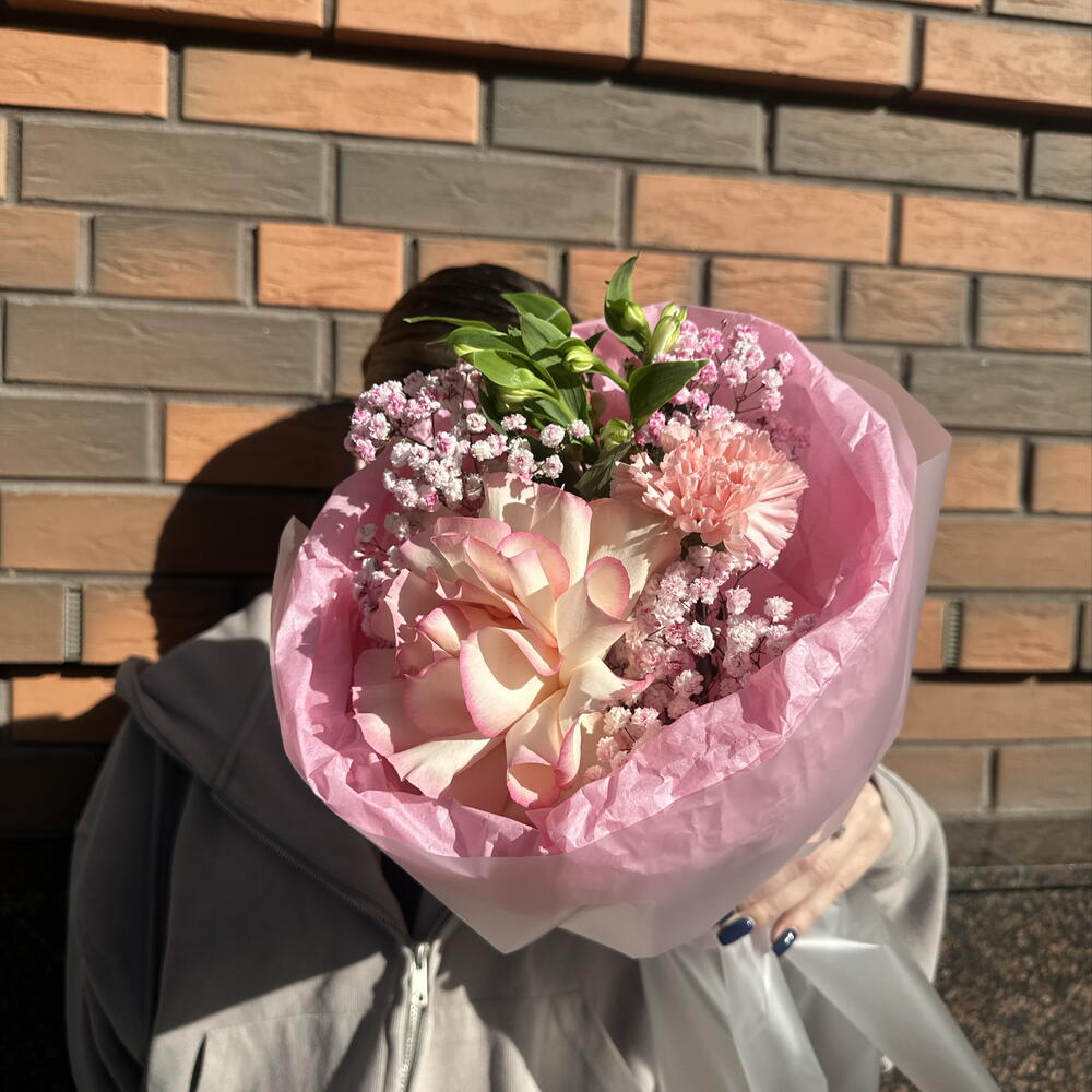 Букет комплимент с французской розой
