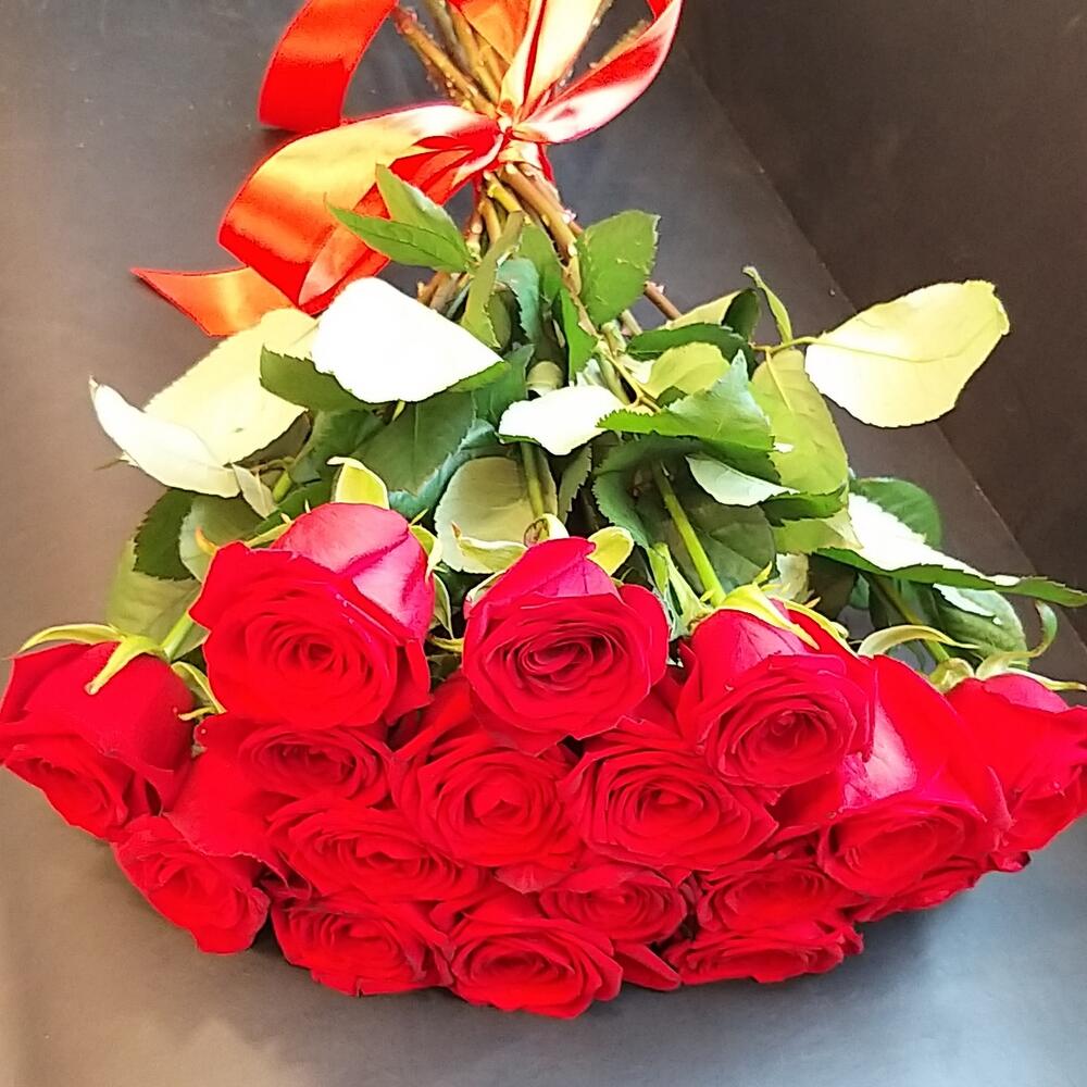 17 красных роз🥰