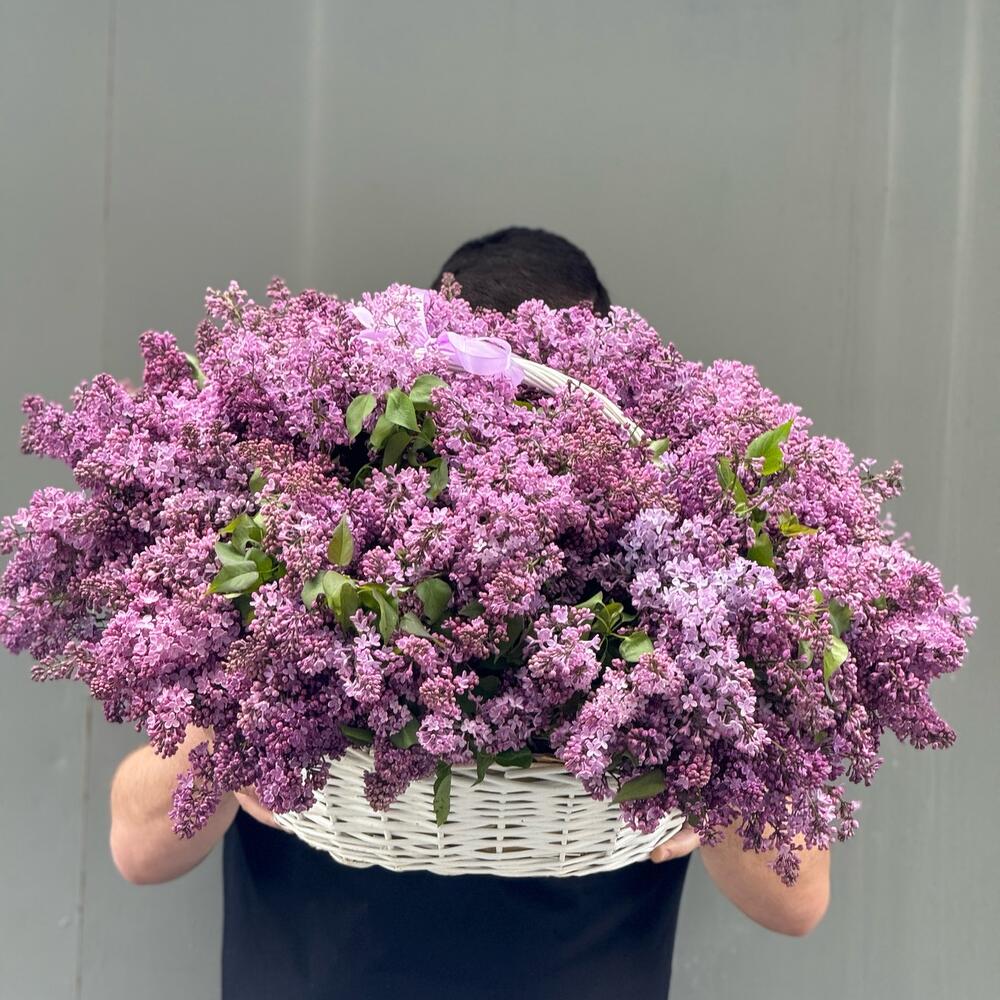 Flowers in basket 💜