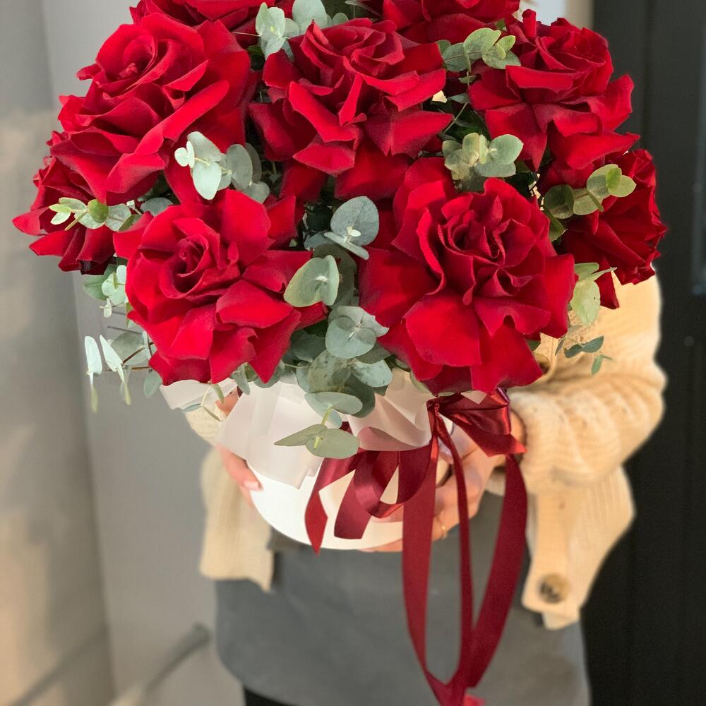 Роскошная коробка из красных французских роз