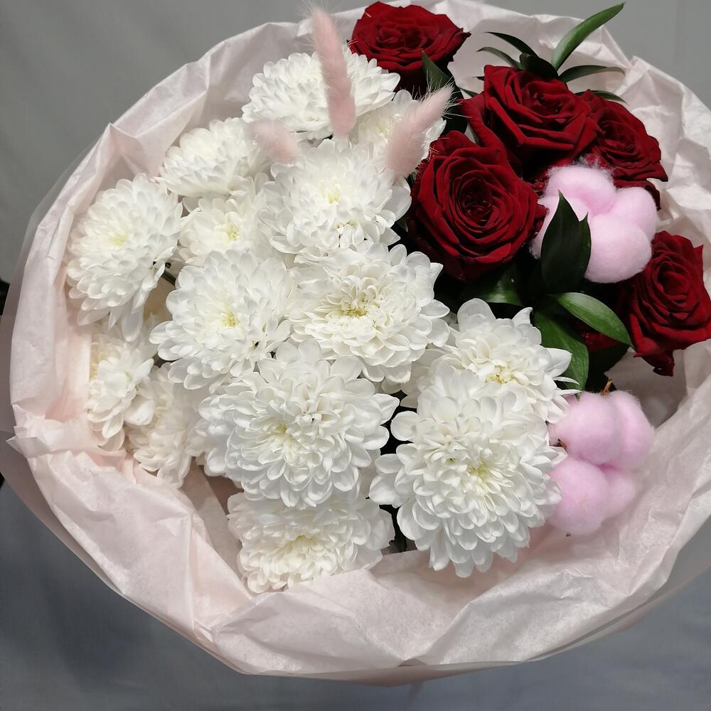 🧁Авторский букет из кустовых хризантем, красных роз, зелени и сухоцветов в стильном оформлении