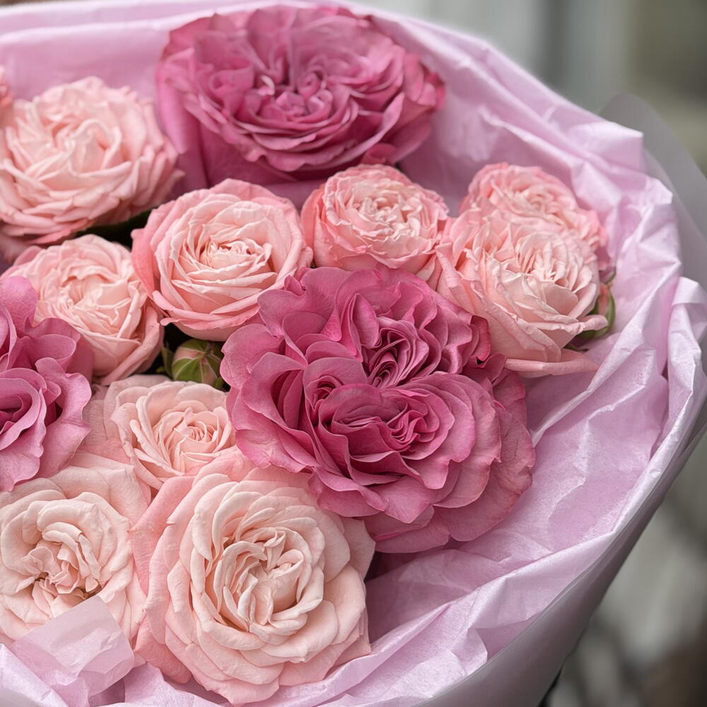 Букет с кустовыми и одноголовыми розами сорта кантри блюз 💕