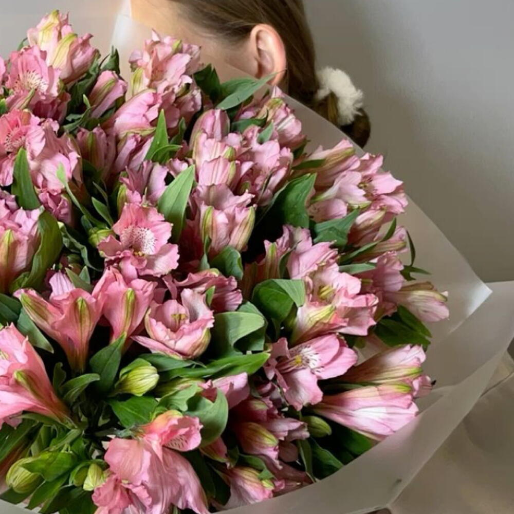 Букет из розовой альстромерии 💞