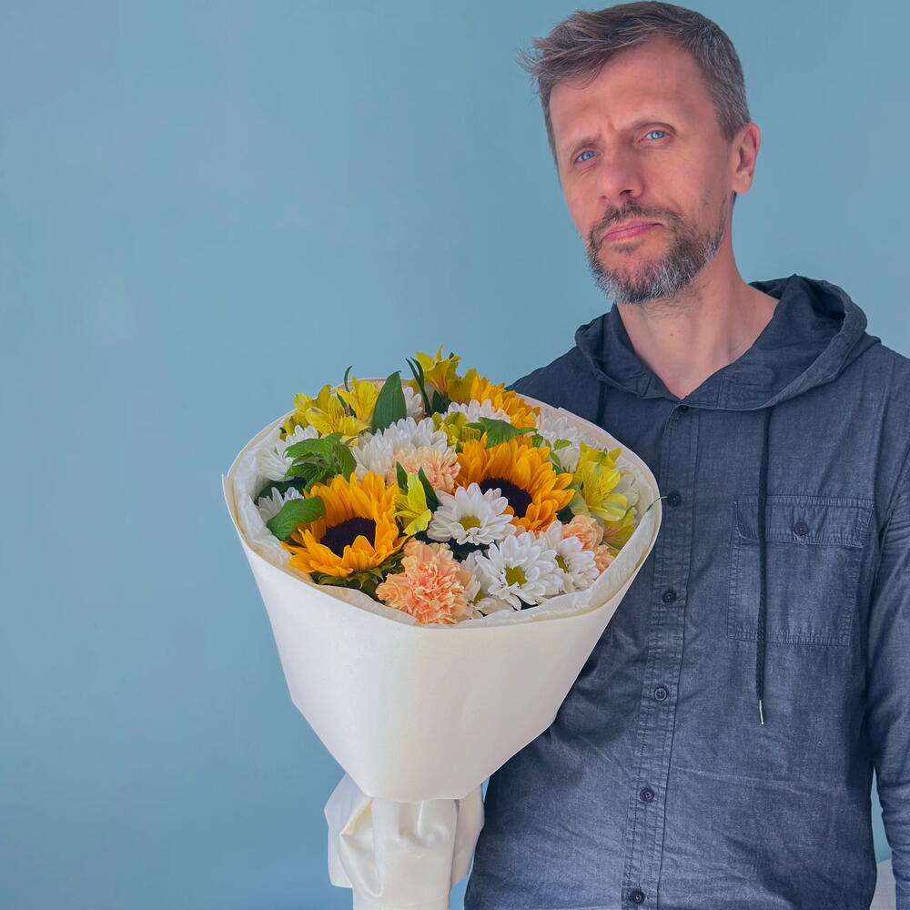 Букет из жёлтых подсолнухов и белых хризантем «Солнечный день» 🌻 41696