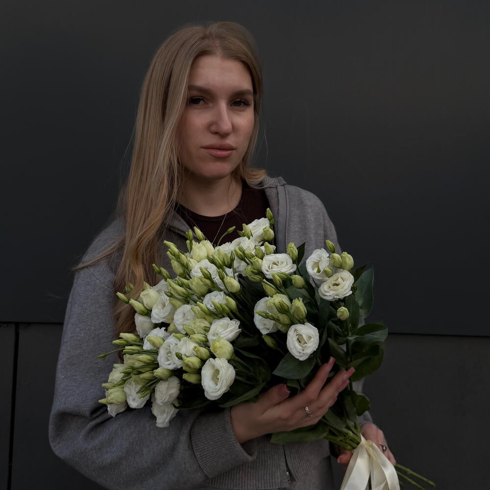 Букет с белой эустомой