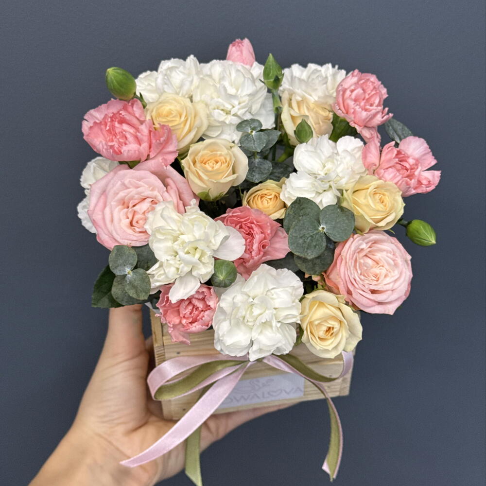 Цветочная композиция в деревянном ящике 🌸💗 FlowaLova