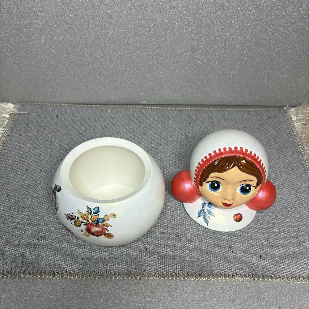 Неваляшка шкатулка