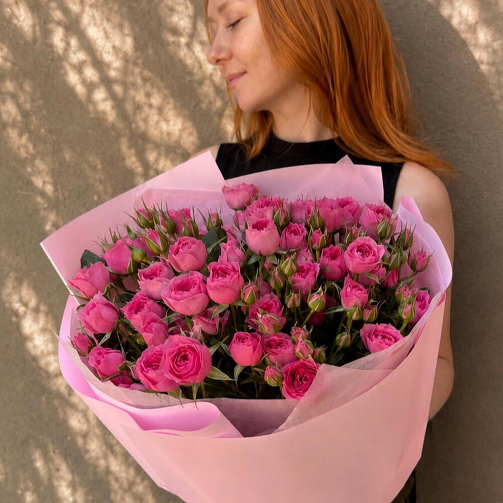 Букет из 7 розовых кустовых спрей-роз «Pink Velvet»