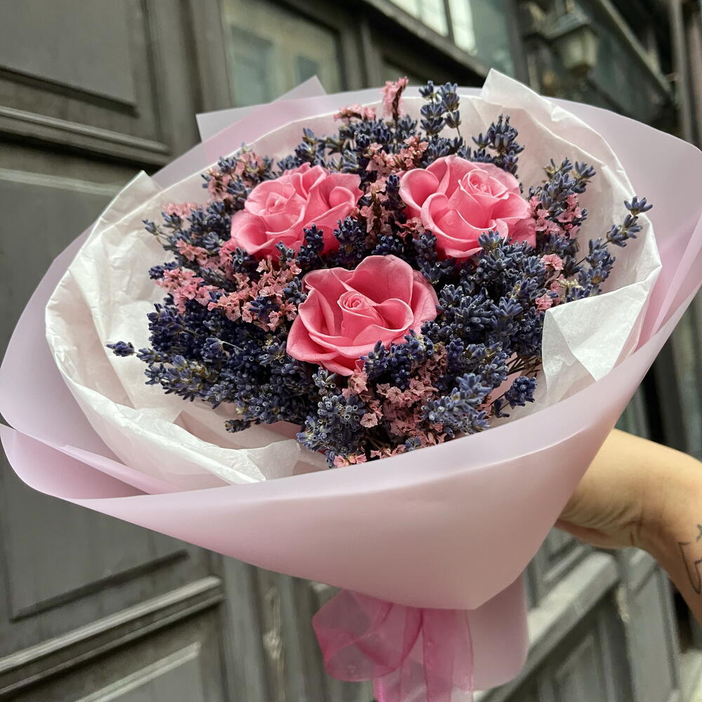 Лаванда с розами