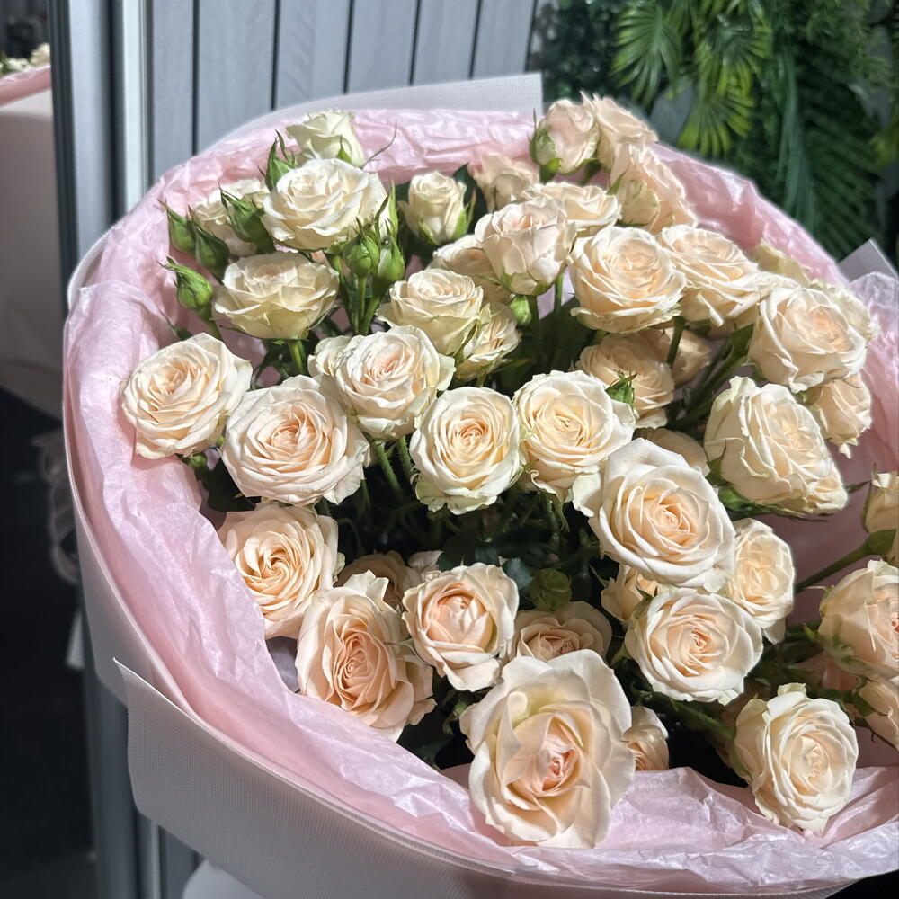 Букет кустовых роз 38007