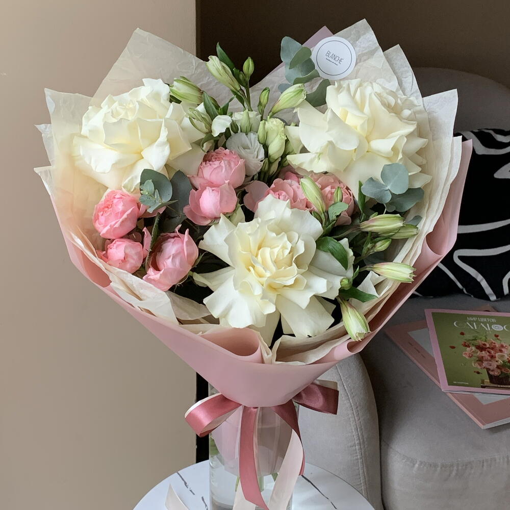 Букет «Нежное утро» с французскими розами и альстромериями🌸