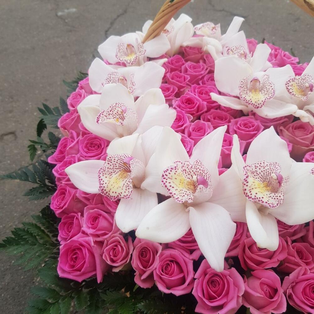 101 Роза виде сердца с орхидей
