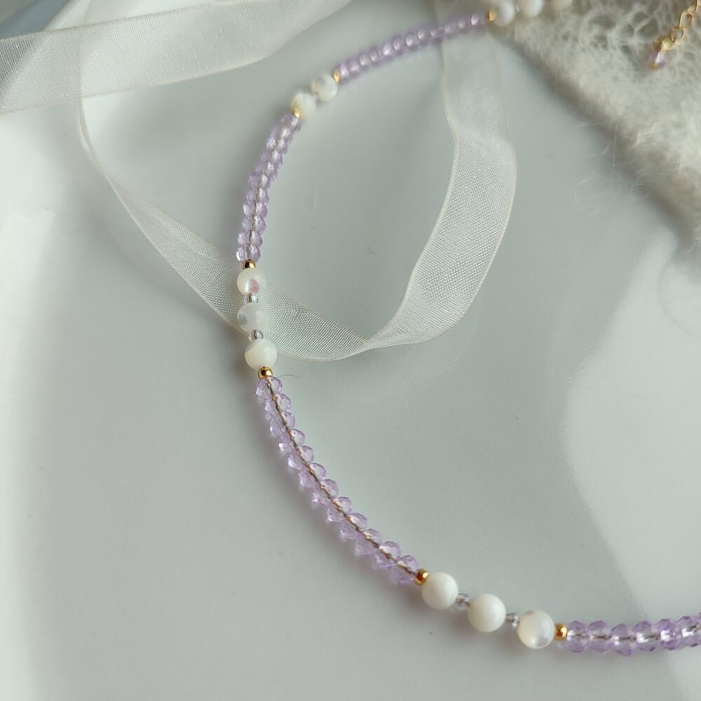 Purple choker made of Czech crystal and mother of pearl, gold plated