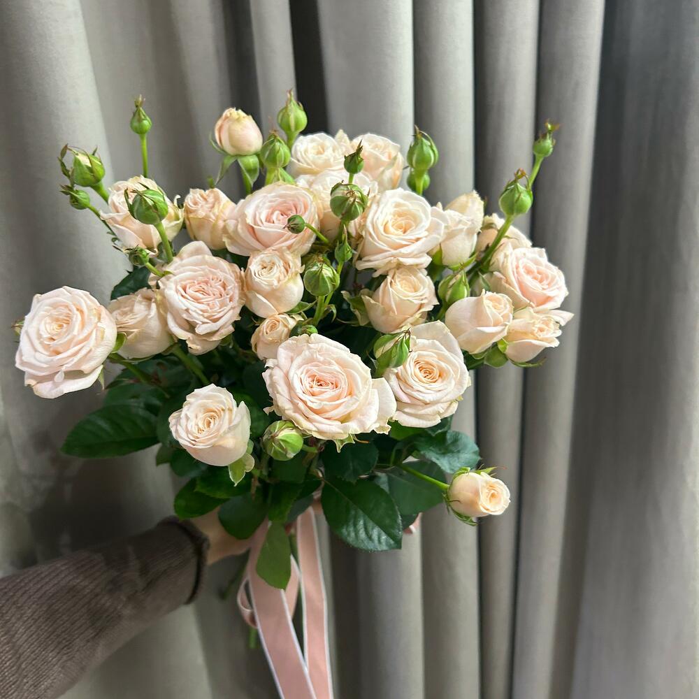 Букет комплимент из кустовых роз 🤍🌸