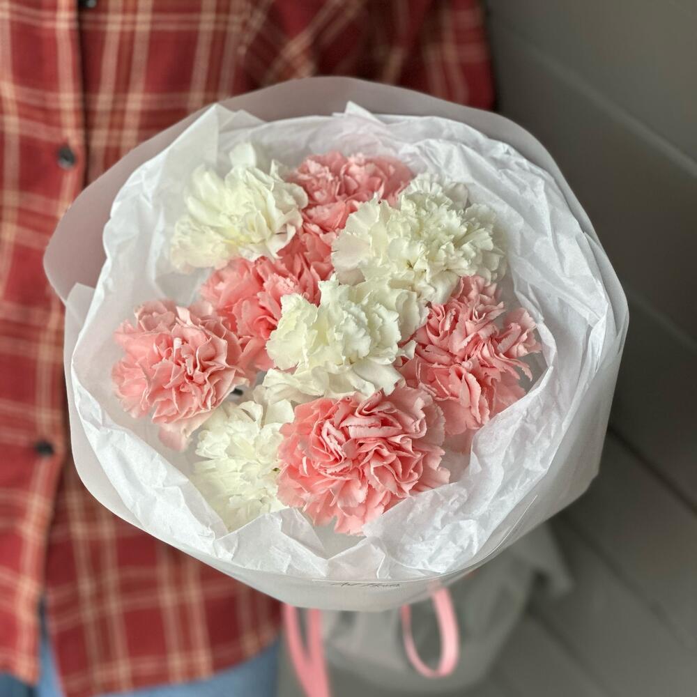 Стойкий букет с диантусами