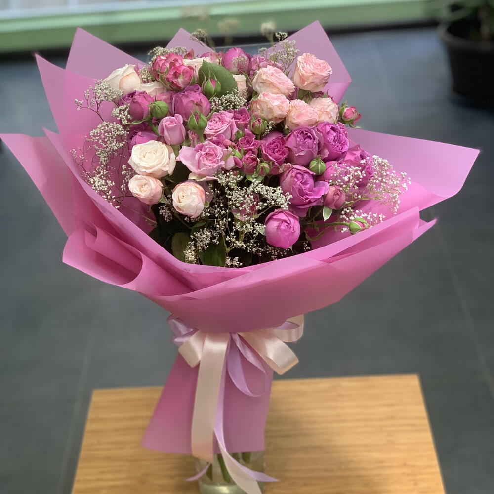 Fifteen spray roses