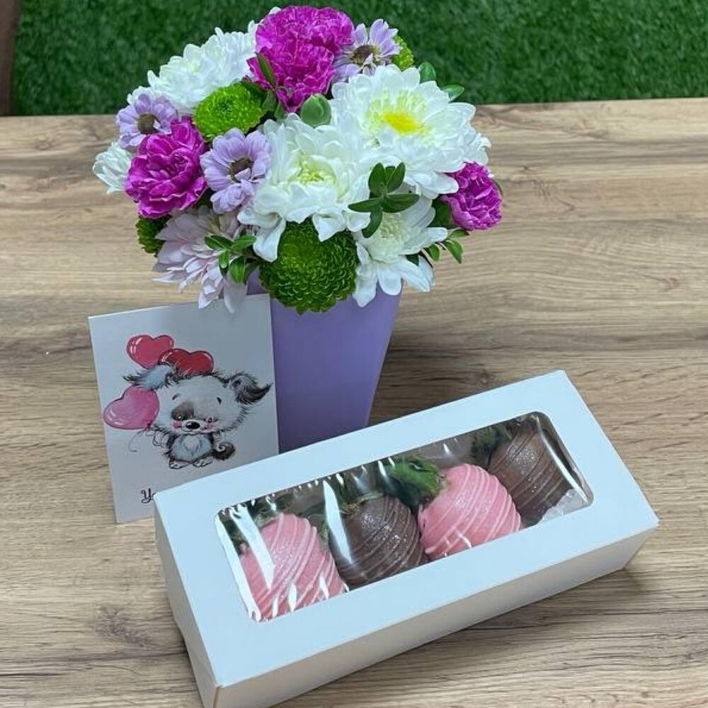 Комбо-набор цветочная композиция и клубника в шоколаде 🌸🍓