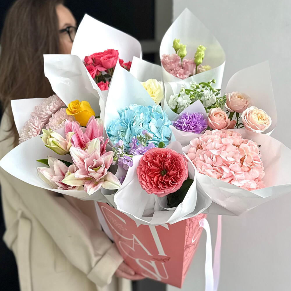 Дофаминовый букет MIX в переноске (цветы могут быть заменены , но общее впечатление сохранится)