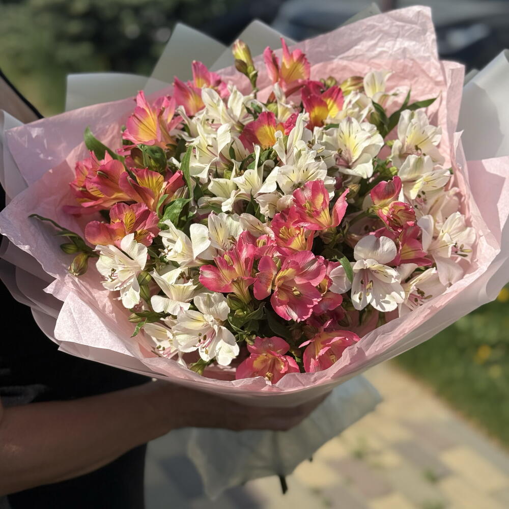 Букет альстромерий
