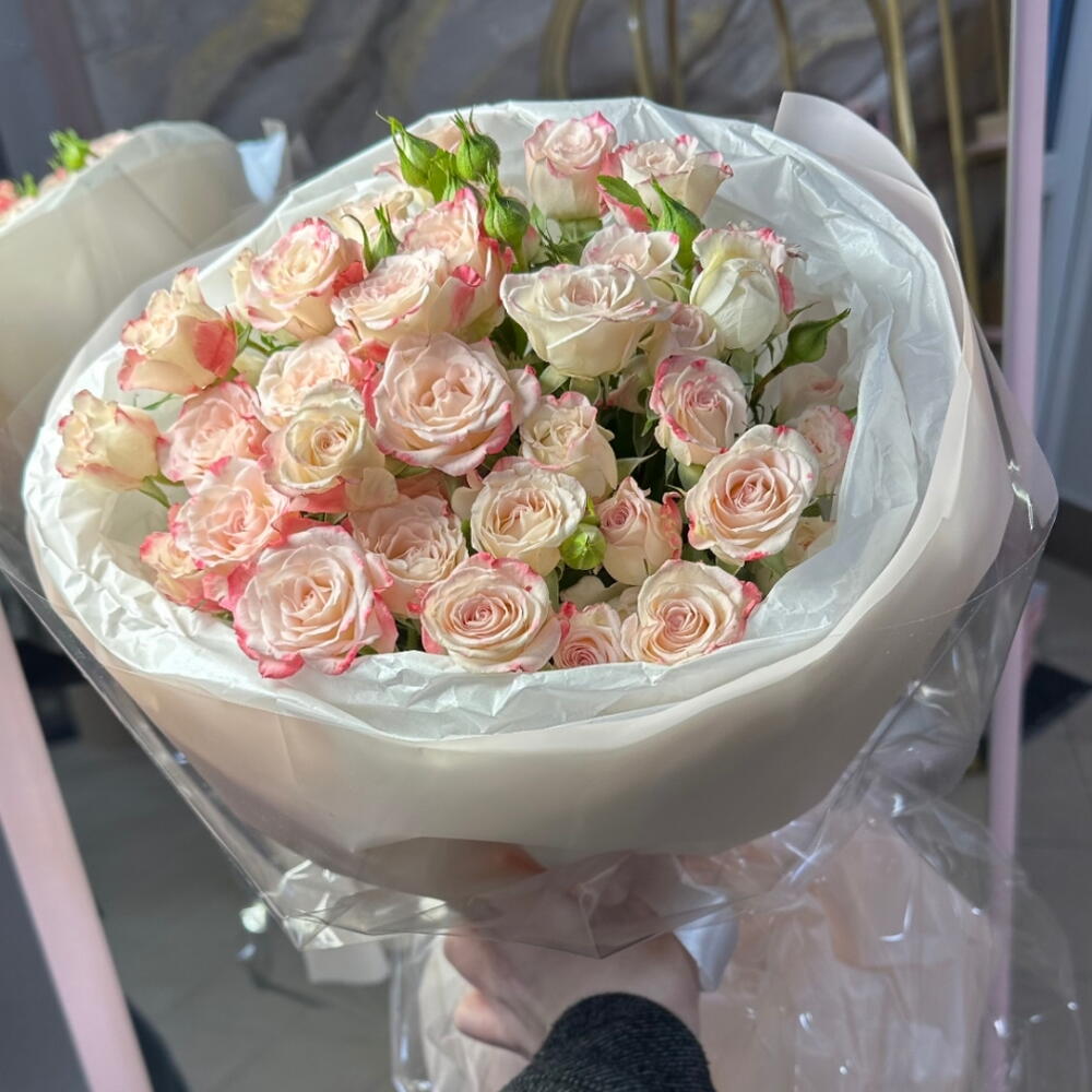 Букет из 9 кустовых роз Рефлекс