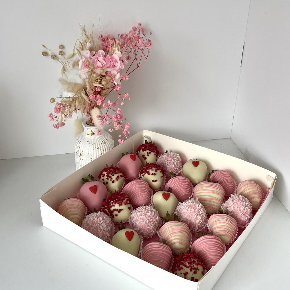 Клубника в шоколаде 25 шт Love pink