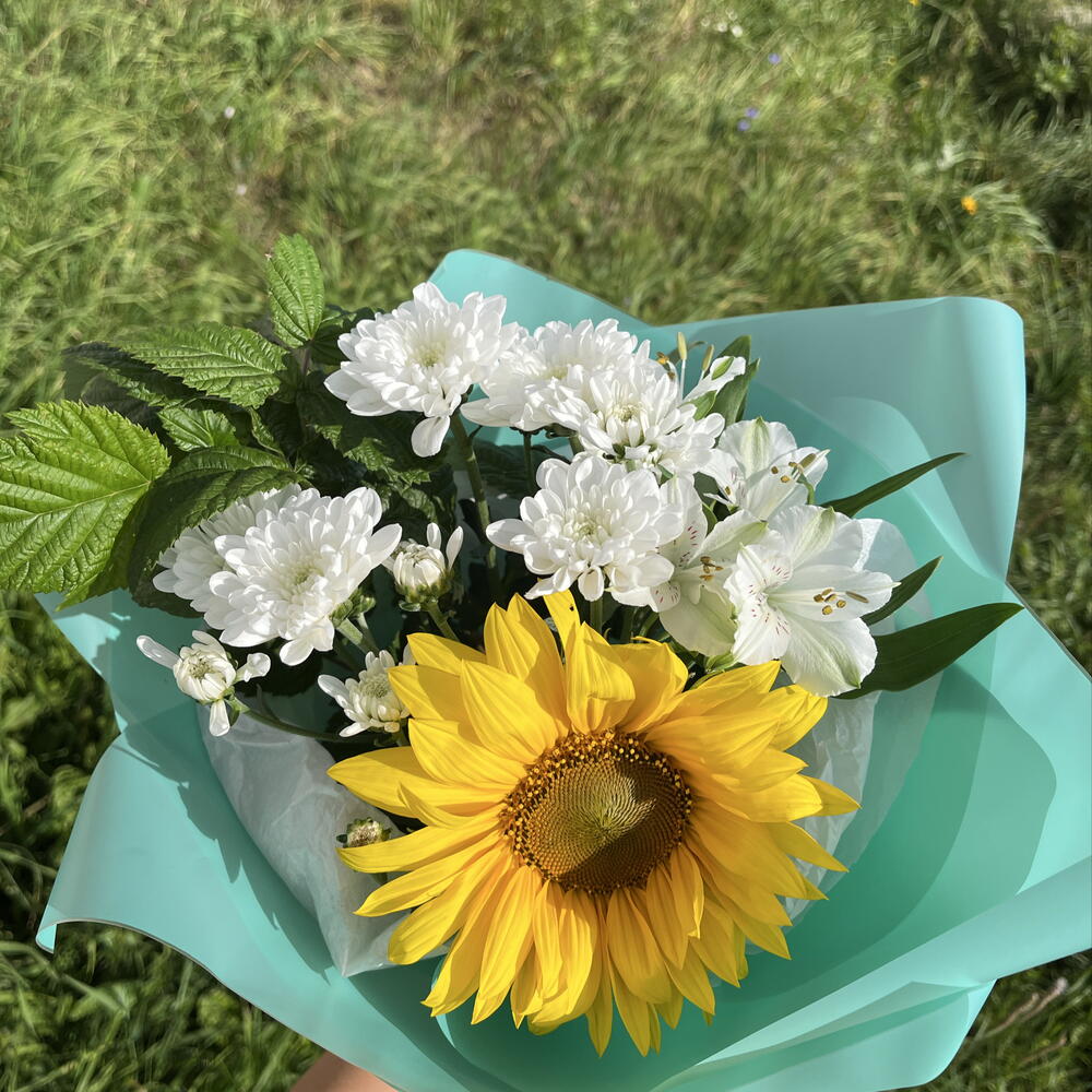 Подсолнух с хризантемой и альстромерией 🍁🎒💐« школьная пора »
