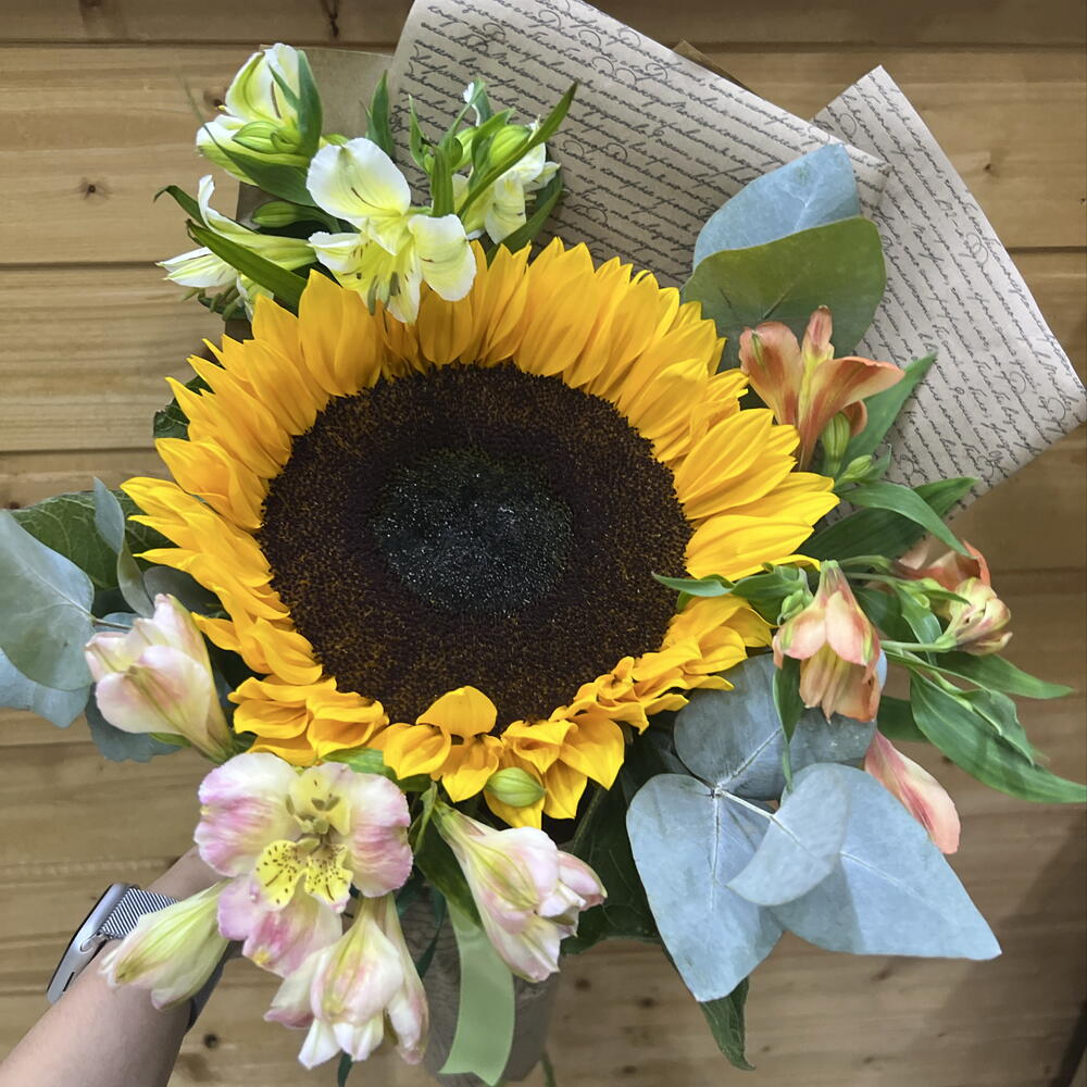 Букет с подсолнухом