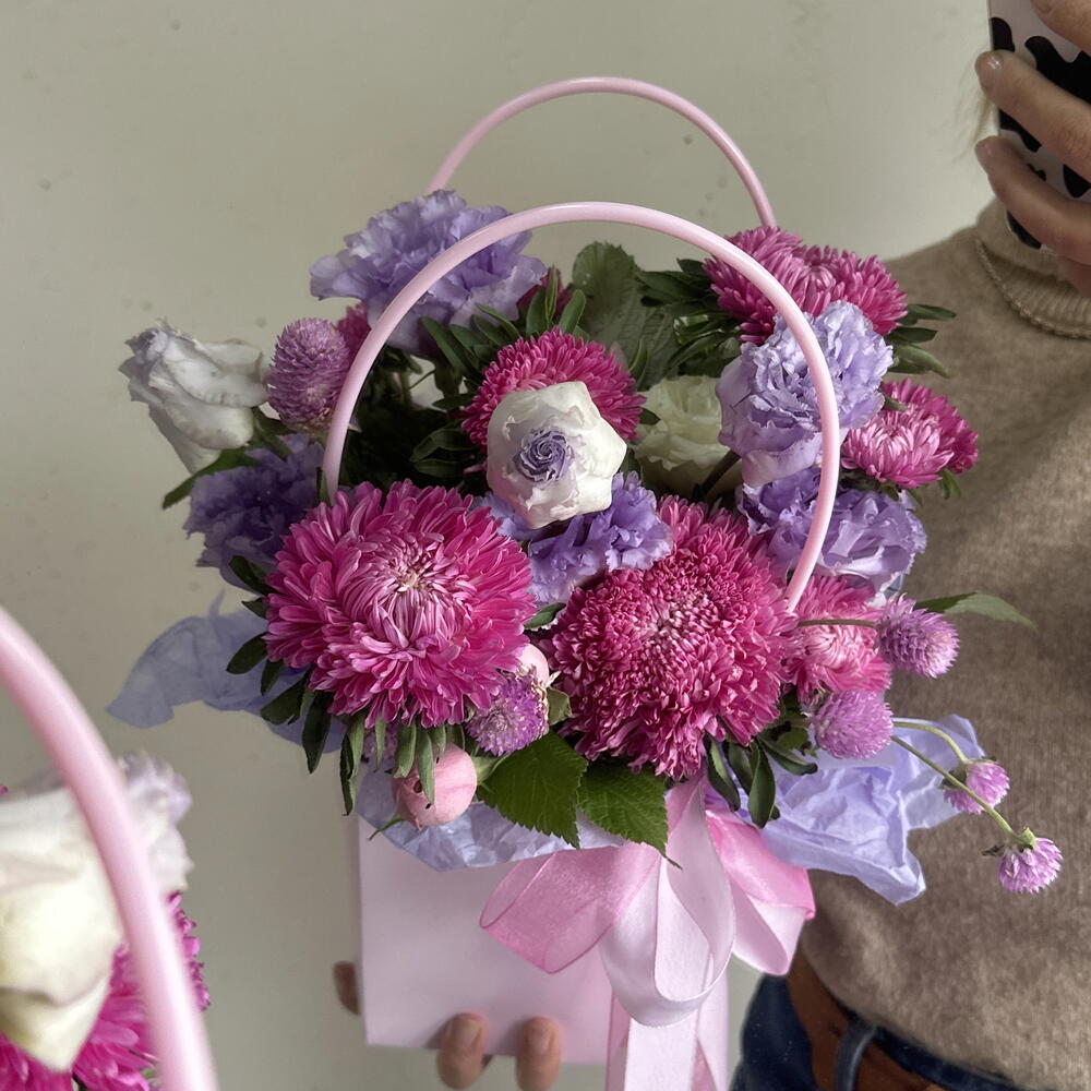 Сумочка с астрами и эустомой 💗💜