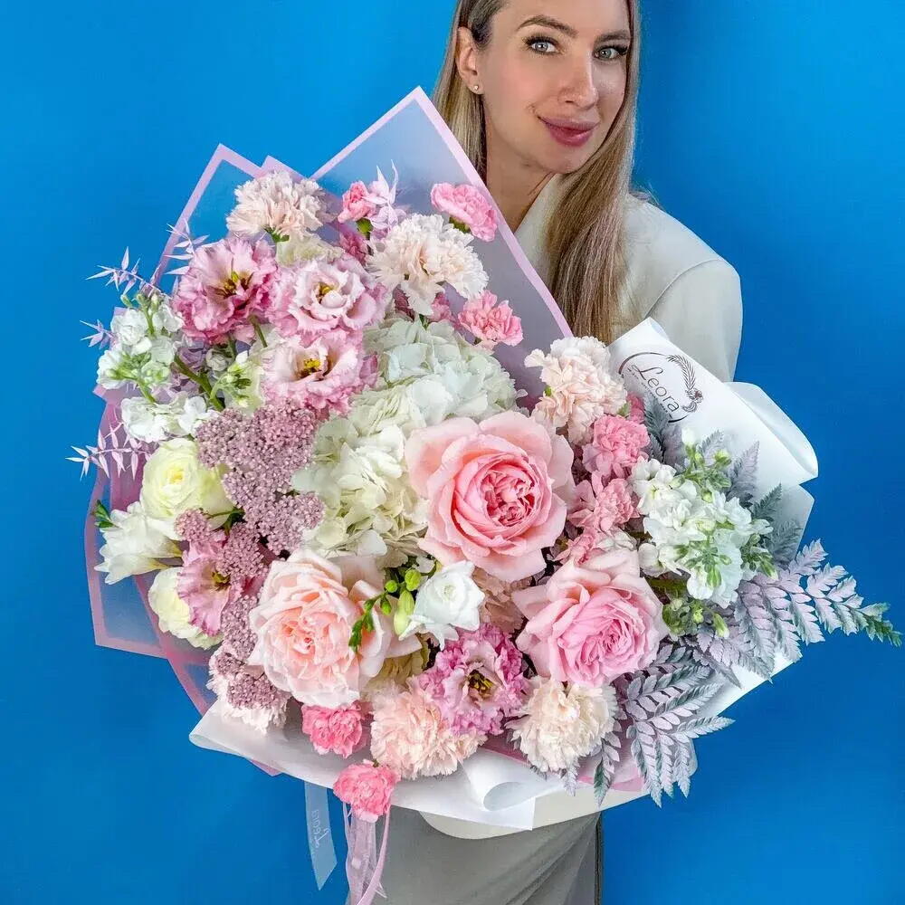 Премиум букет Романтика из пионовидных роз. Авторский букет 3027. Leoraflowers