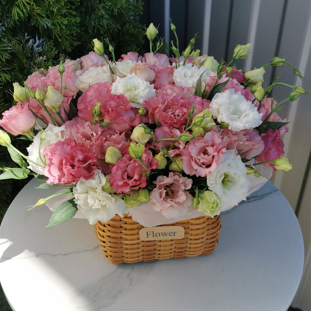 Корзина с эустомой🌸