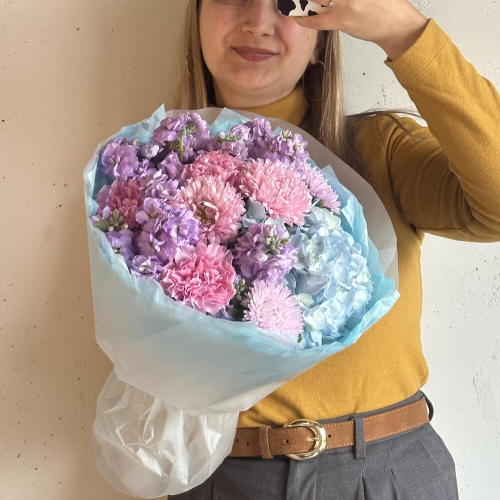 Букет «баблгам 💕🛼» с Астрой, маттиолой, гортензией