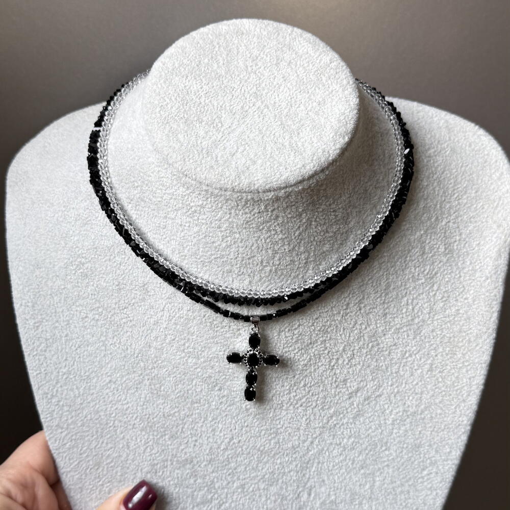Чокер из ювелирного стекла с крестом
