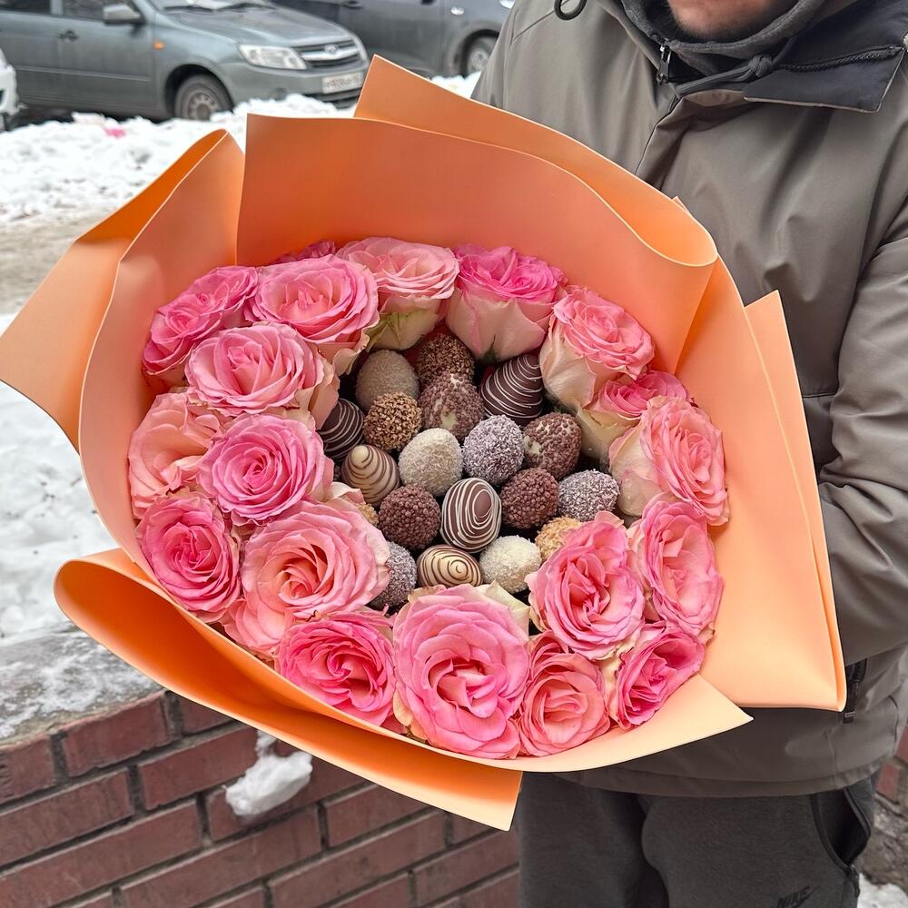 Bouquet LUX with chocolate-covered strawberries