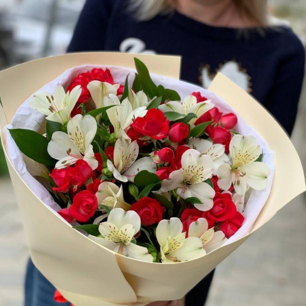 Букет из кустовых роз и альстромерий (Cherry)