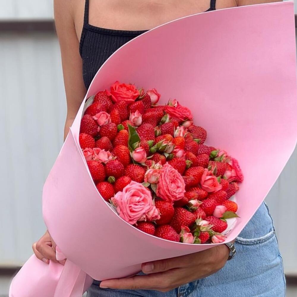 Клубника и розы