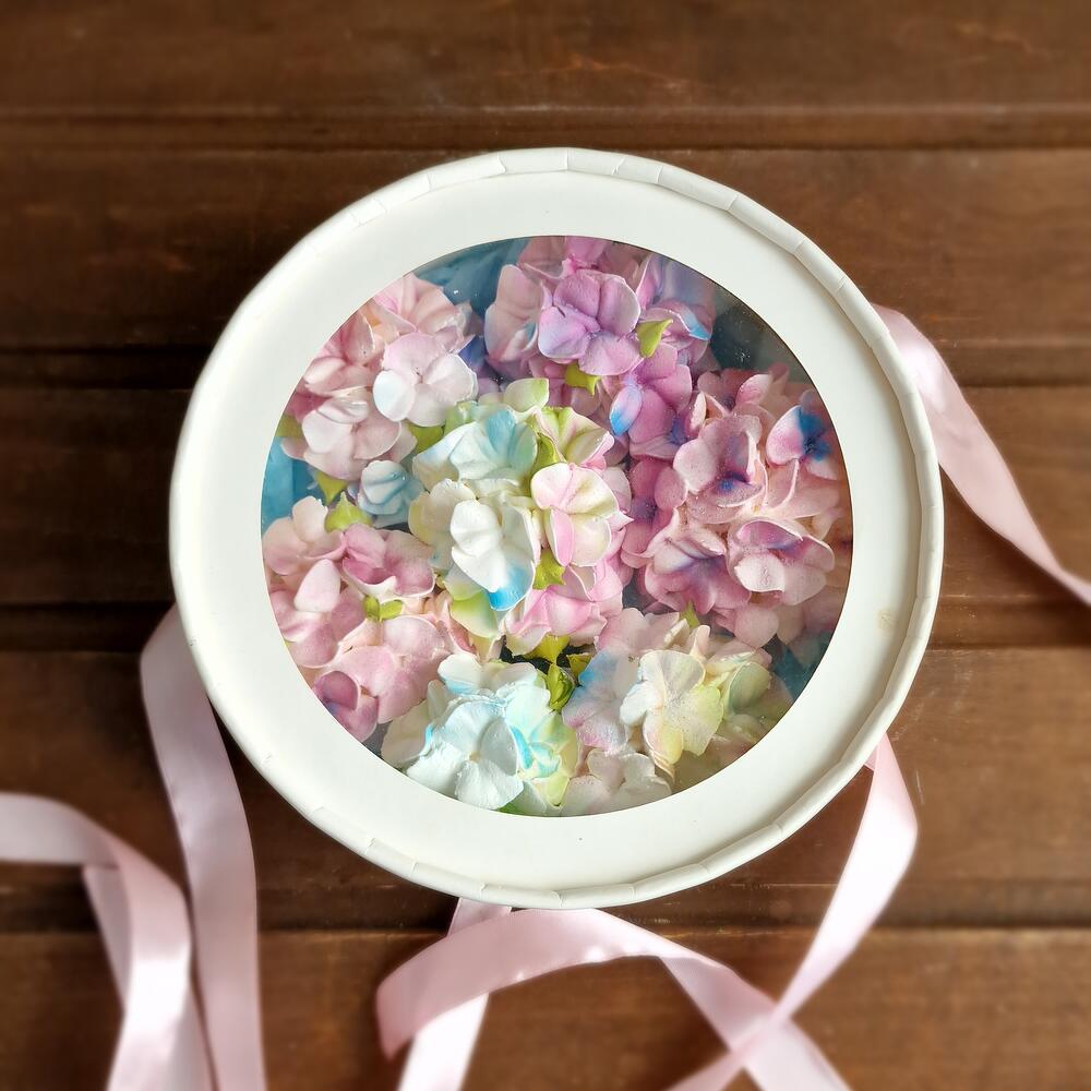 Marshmallow hydrangeas in a box d20