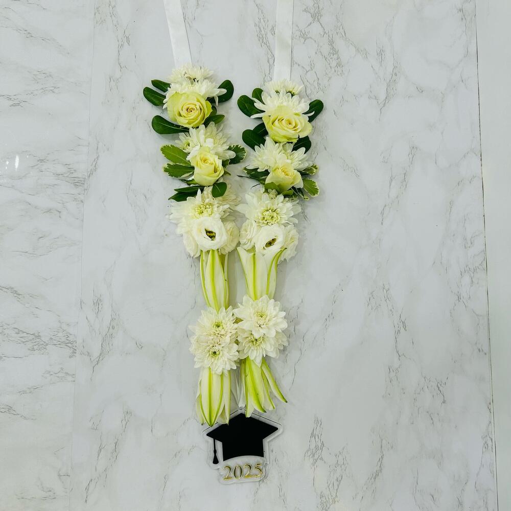 Flower necklace white, Flowers Al Ain, Abu Dhabi Emirate, United