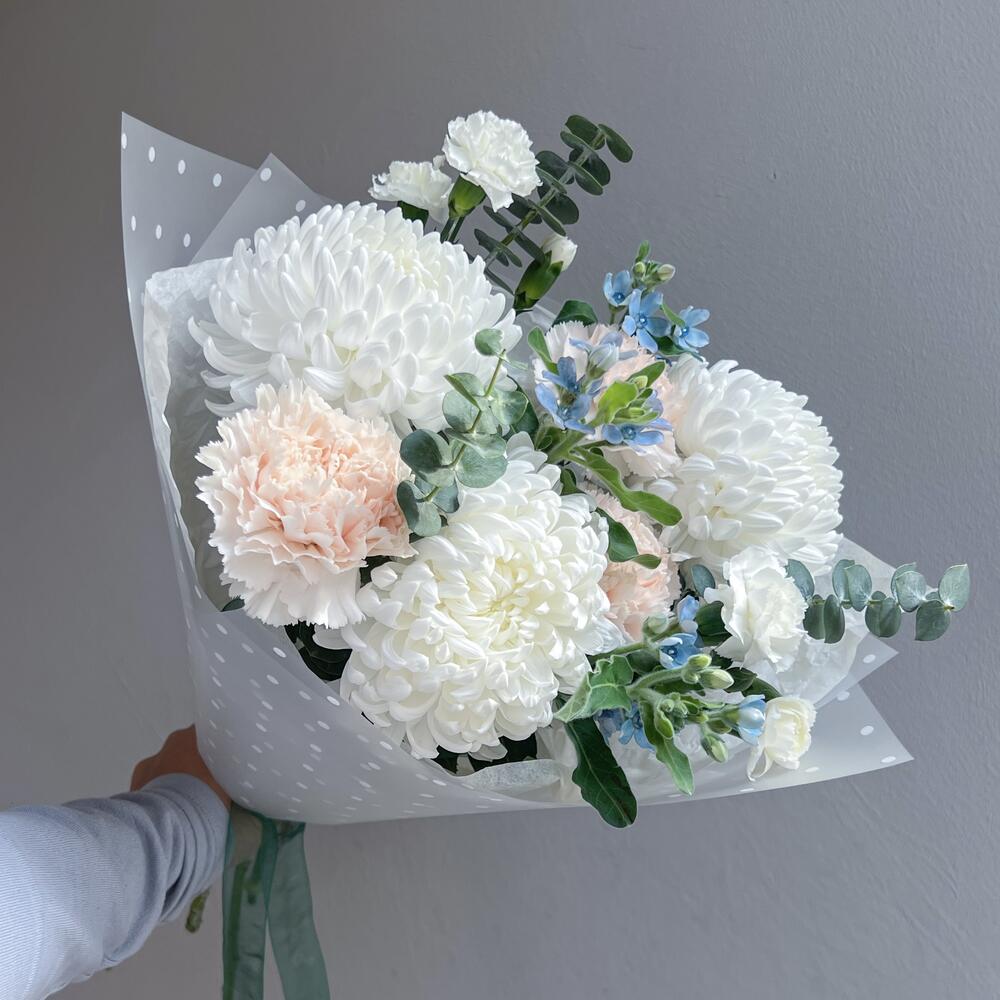 Delicate bouquet with hair curlers and dianthus