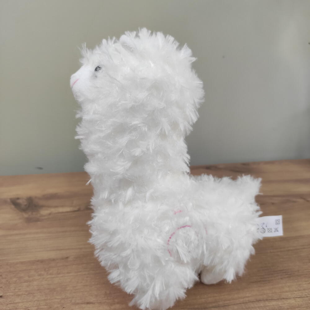 White lama 24 cm