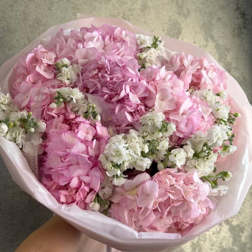 Букет  из гортензии и маттиоли  💖