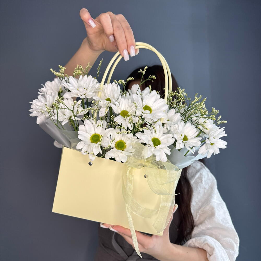 Цветы в коробке с ромашковой🌼 хризантемой Алтай и лимониумом