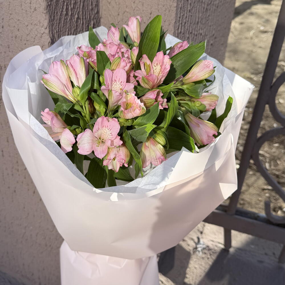Букет из альстромерий